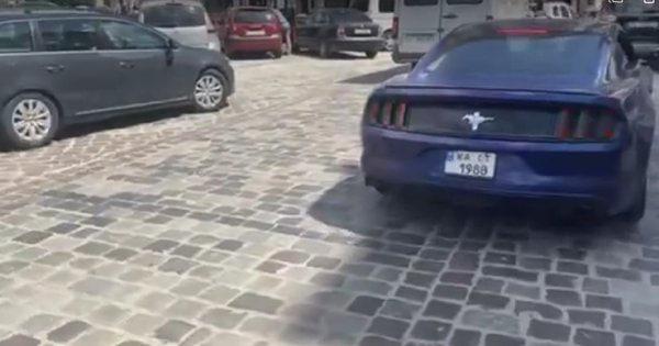 Автівка Юрченка в центрі Львова